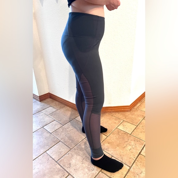 EUC Zella Live In Grey Mesh Legging Size Large - Picture 6 of 10